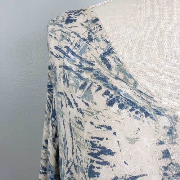 LUSH Asymetrical Hemline Bell Sleeve All Over Print Dress Flowy Lightweight Sz L - Picture 5 of 12